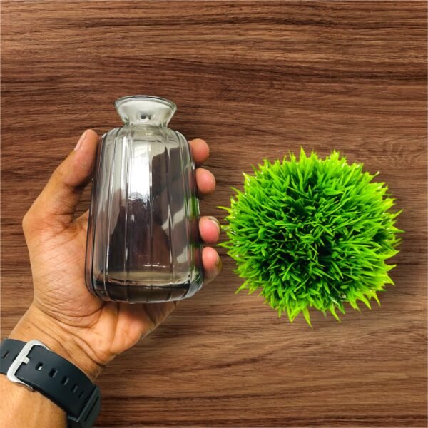 Stylish Ribbed Glass Vase for Home Decor - Image 3
